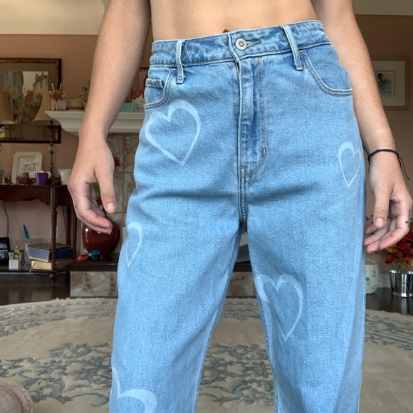 Hollister Hearts Ultra High-Rise Dad Jeans - Picture 11 of 11